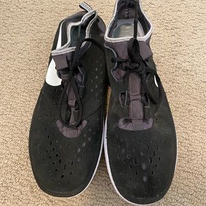 Men’s Black/White Nike Slip On Sneakers